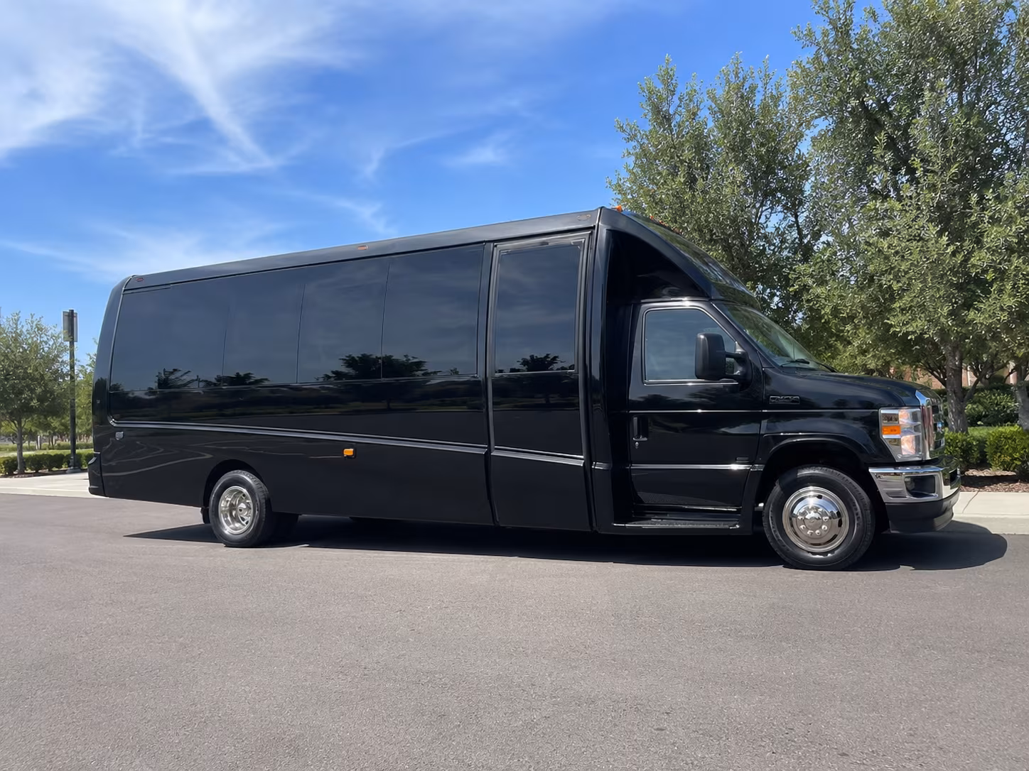 charter buses to kia forum shows from hawthorne