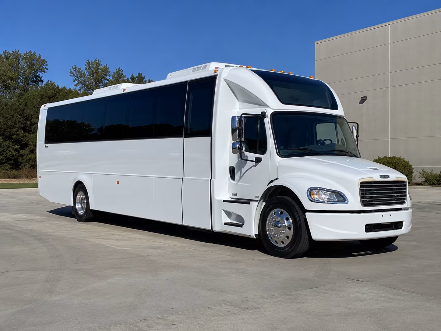 hawthorne 28 passenger party bus